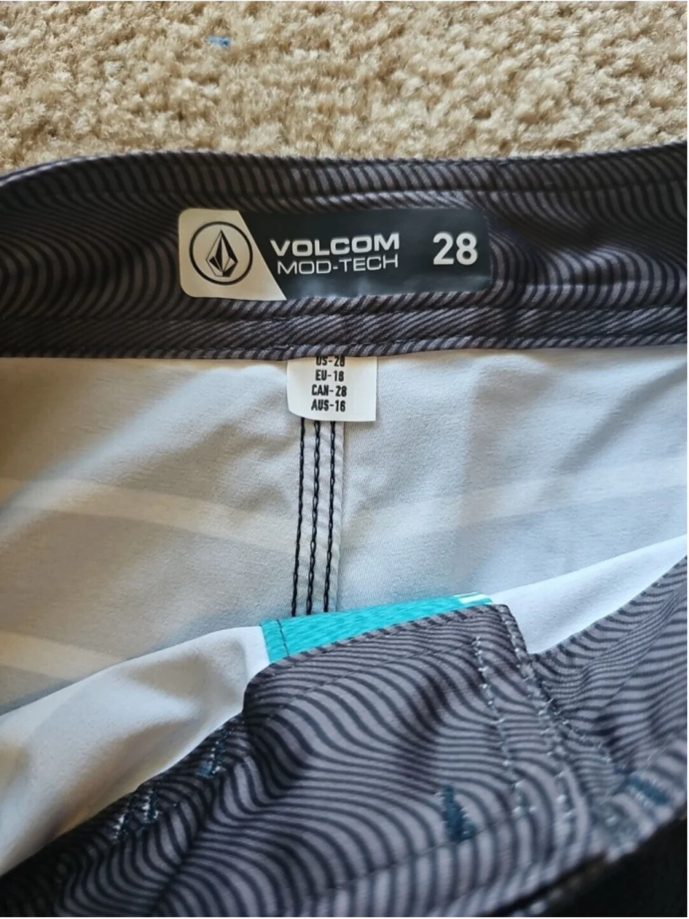 Volcom Boardshorts Boys 28 Black Mod-Tech Pocket NEW